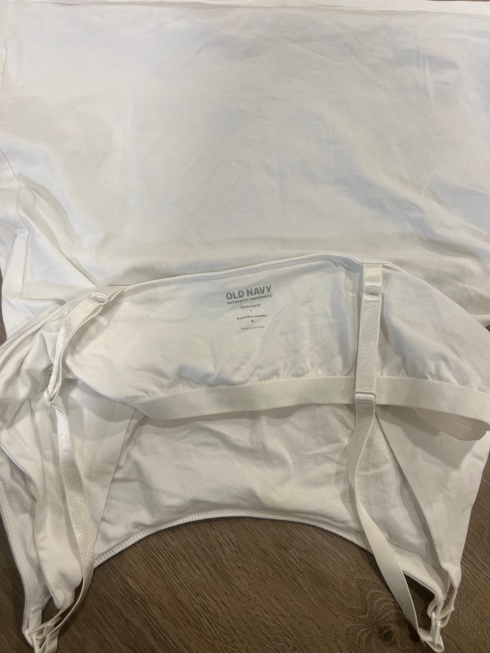 Old Navy White Adjustable Shelf-Bra Tank
New Without Tags